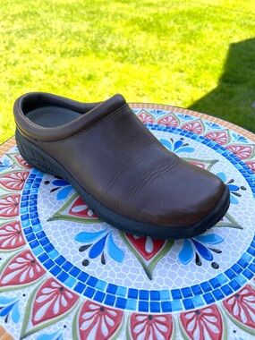 Merrell Bracken Women’s 7 Brown Leather Clogs Comfort Air Cushion Slip On